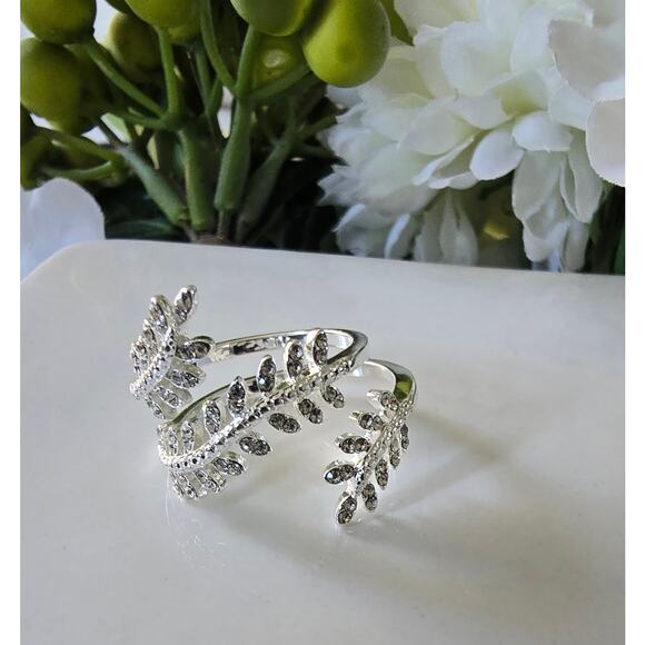 Sterling Silver Plated CZ Leaf Style Ring Size 8 New - Picture 2 of 4